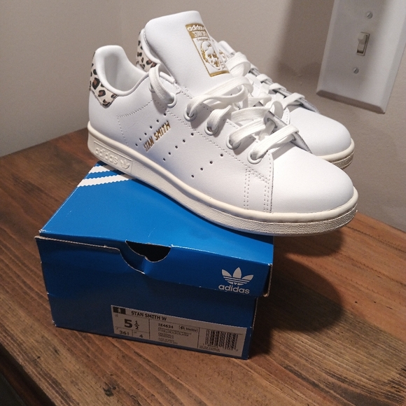 Adidas Stan smith women's 5.5 white off white cheetah. Retail on flightclub 180 - Picture 1 of 4
